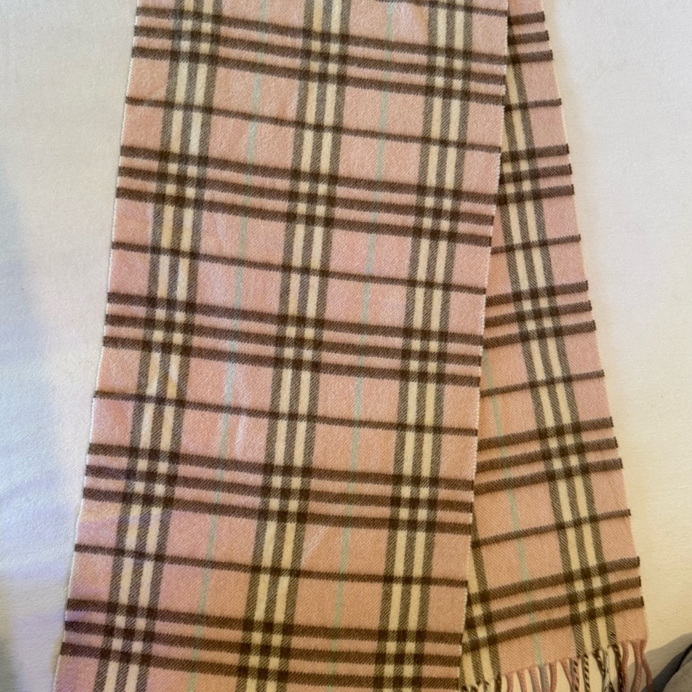 BURBERRY
Cashmere Nova Check Scarf Pink - Picture 5 of 5